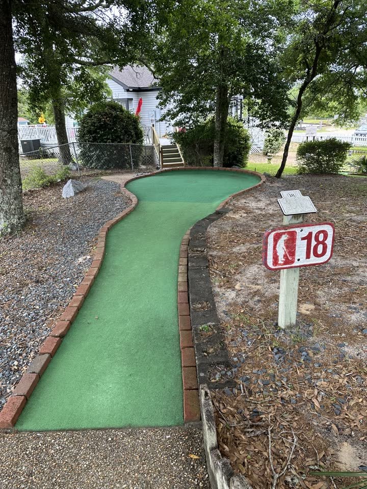 Hole 18 finishing green at Frisco Mini Golf Outer Banks